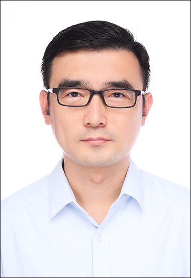 郑海阳 党委委员,副总经理 郑海阳,1971年生,中共党员,现任中国保险